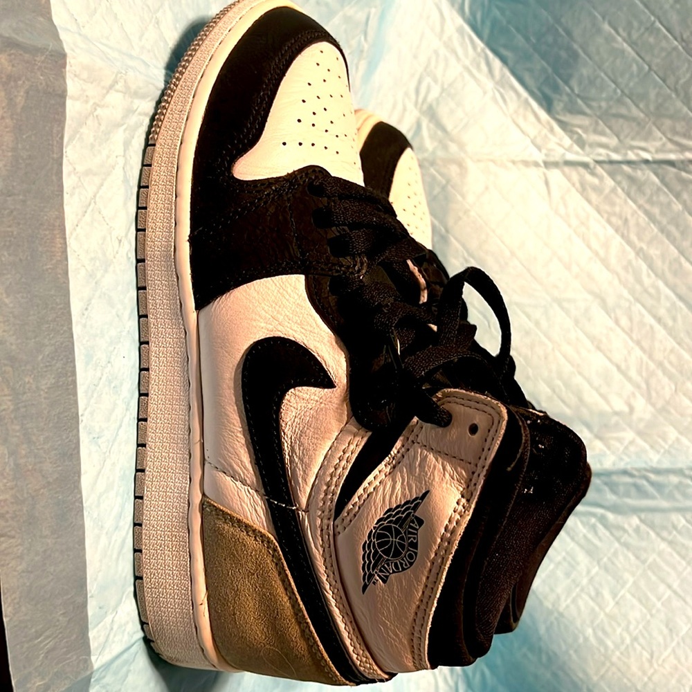 Jordan’s 1 mid top